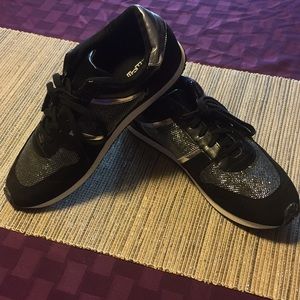 Black and silver 11 (US) Sneakers